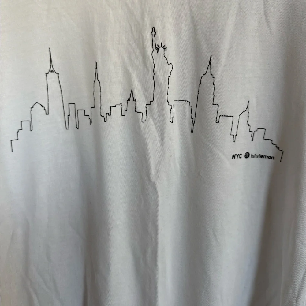 Lululemon New York Skyline All Yours Short Sleeve T-Shirt P2P 22.5” Size 8 - Picture 2 of 8